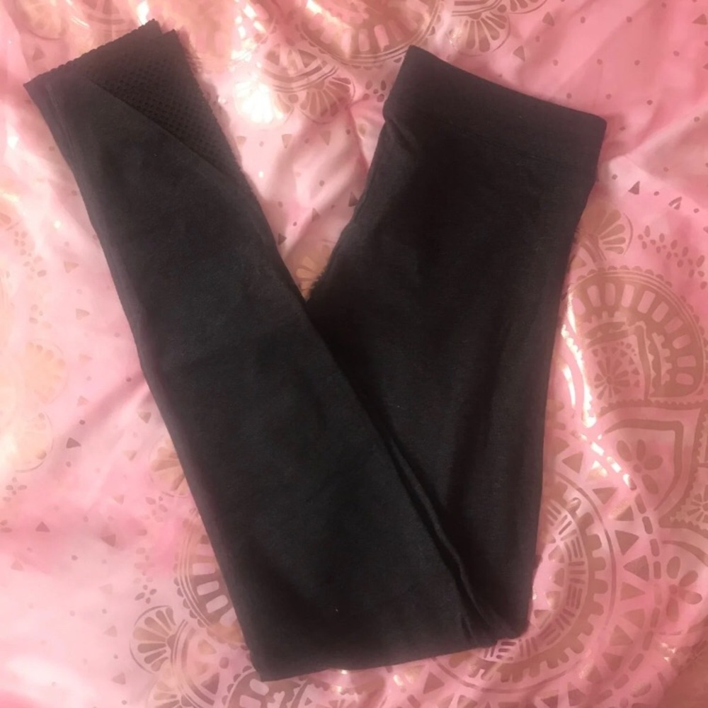 PINK yoga leggings